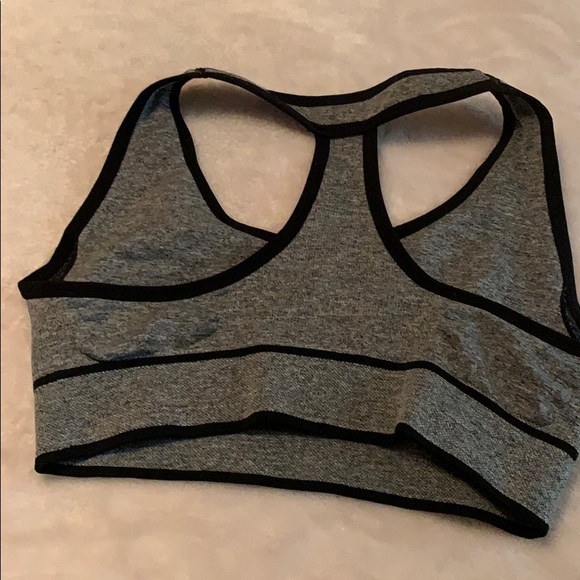 Women’s sports bra - Picture 2 of 3